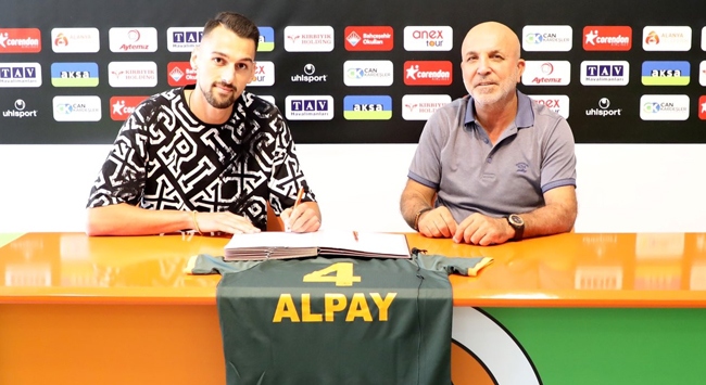Alanyaspor Alpay Çelebi’yi kadrosuna kattı
