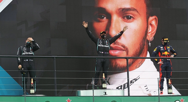 Hamilton Formula 1’de tarih yazıyor