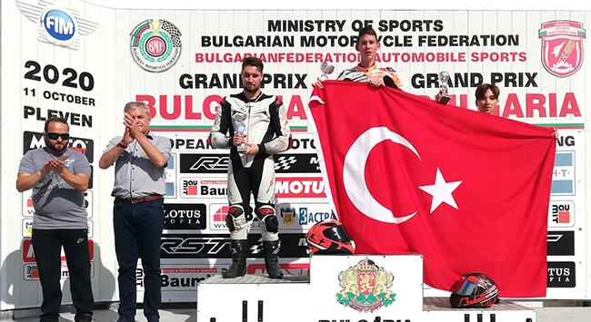 Milli sporculardan çifte podyum