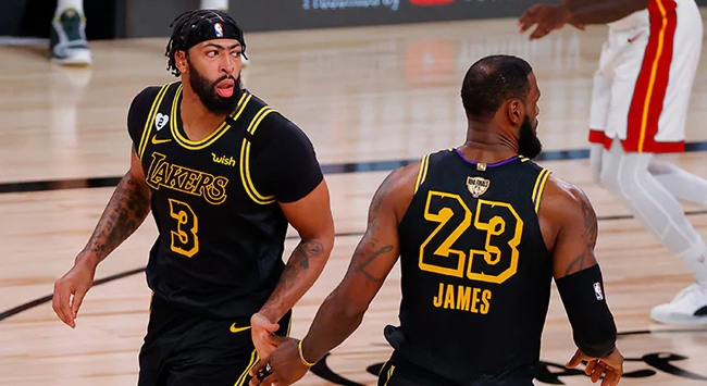 NBA finalinde Lakers 2-0 öne geçti