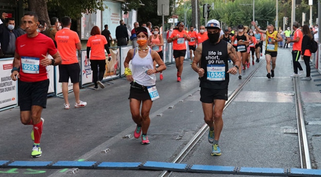 Uluslararası İzmir Maratonu başladı