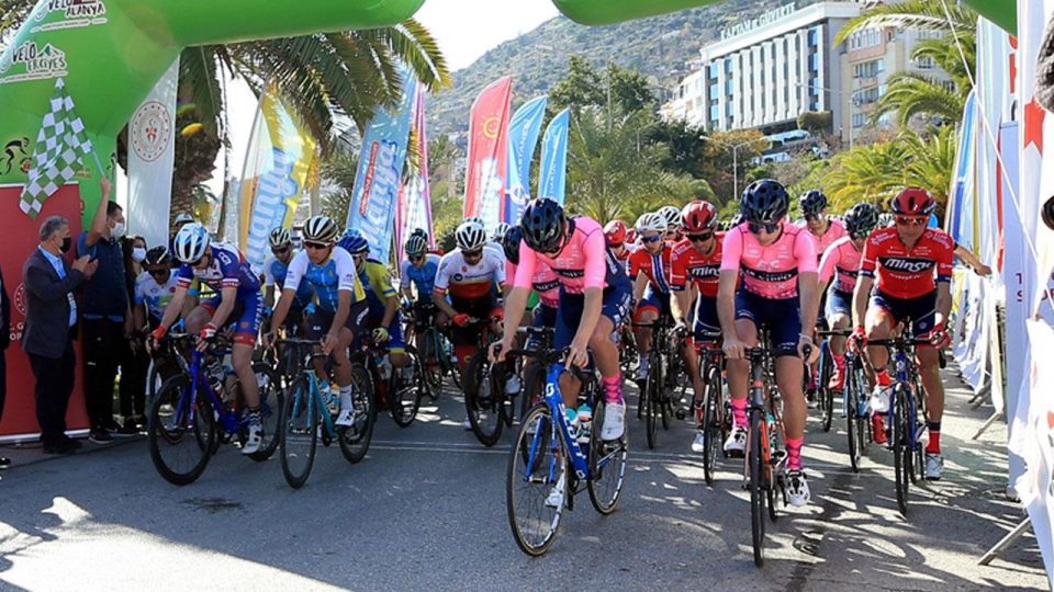 Uluslararası Yol ve Dağ Bisikleti Yarışları Alanya’da başladı