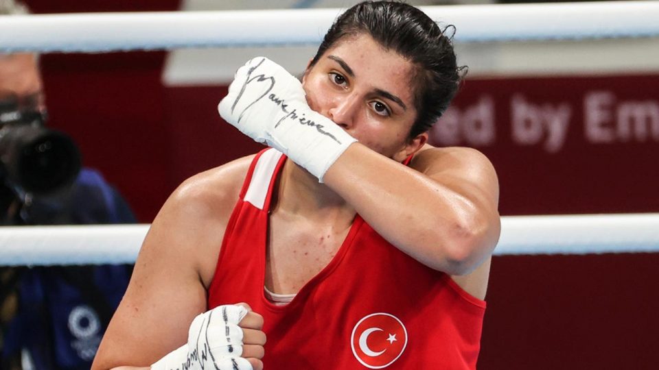 Milli boksör Busenaz Sürmeneli TRT Haber’e konuşuyor