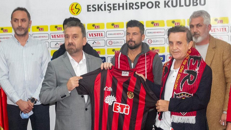 Eskişehirspor’un yeni teknik direktörü Suat Kaya oldu