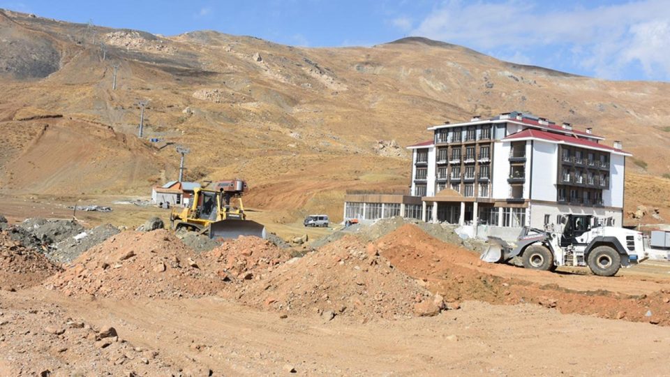 Hakkari’de kayak merkezi sezona hazırlanıyor