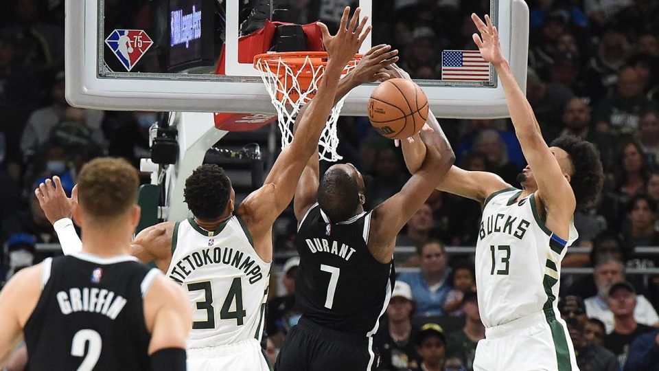 NBA şampiyonu Bucks sezonu galibiyetle açtı