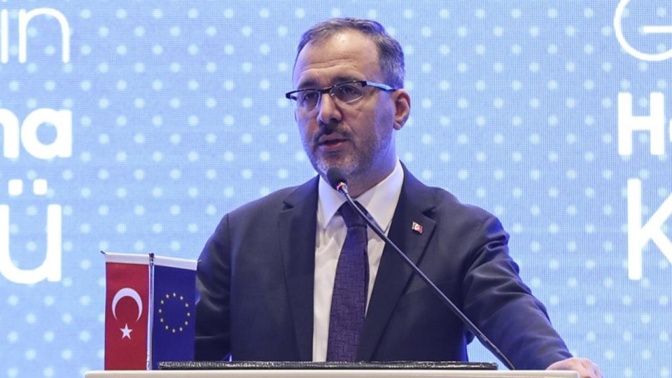 Bakan Kasapoğlu: Bizim gençlerimiz insanlığın aklıdır, ümididir