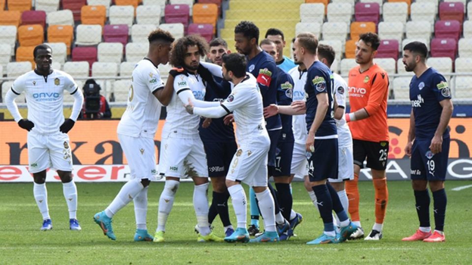 Yeni Malatyaspor’da Sadık Çiftpınar kadro dışı bırakıldı