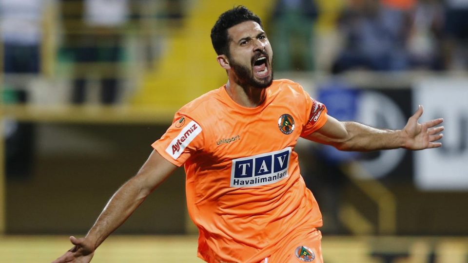 Emre Akbaba Alanyaspor’a veda etti