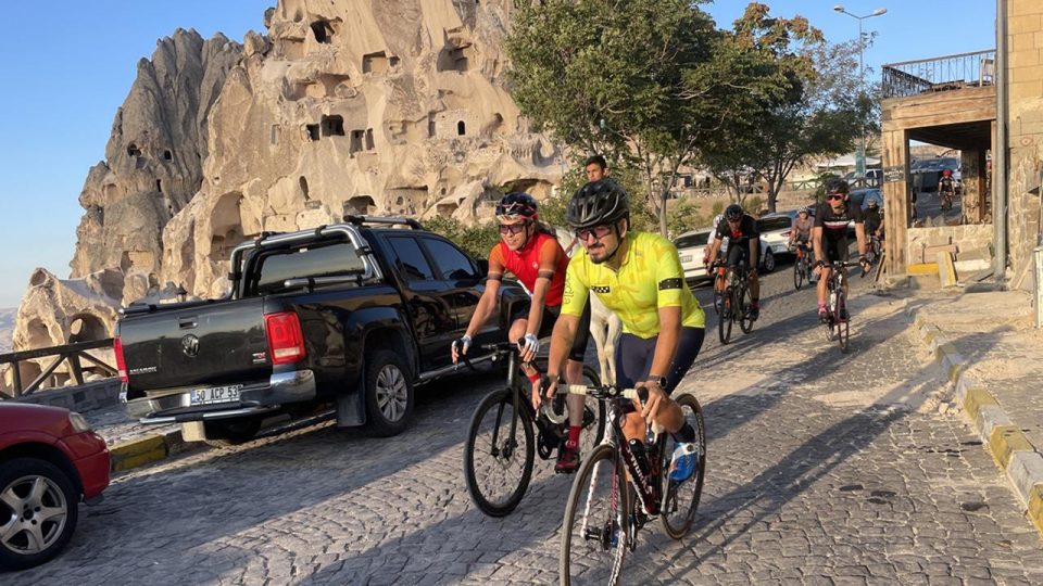 Bisikletçiler Kapadokya’daki “Boostcamp” etkinliğinde pedal çevirdi