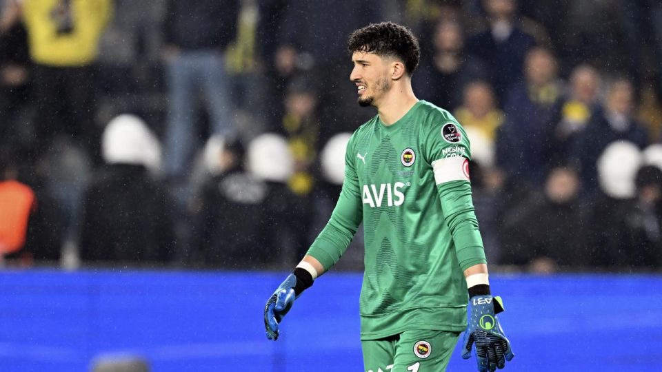 Altay Bayındır ameliyat edilecek