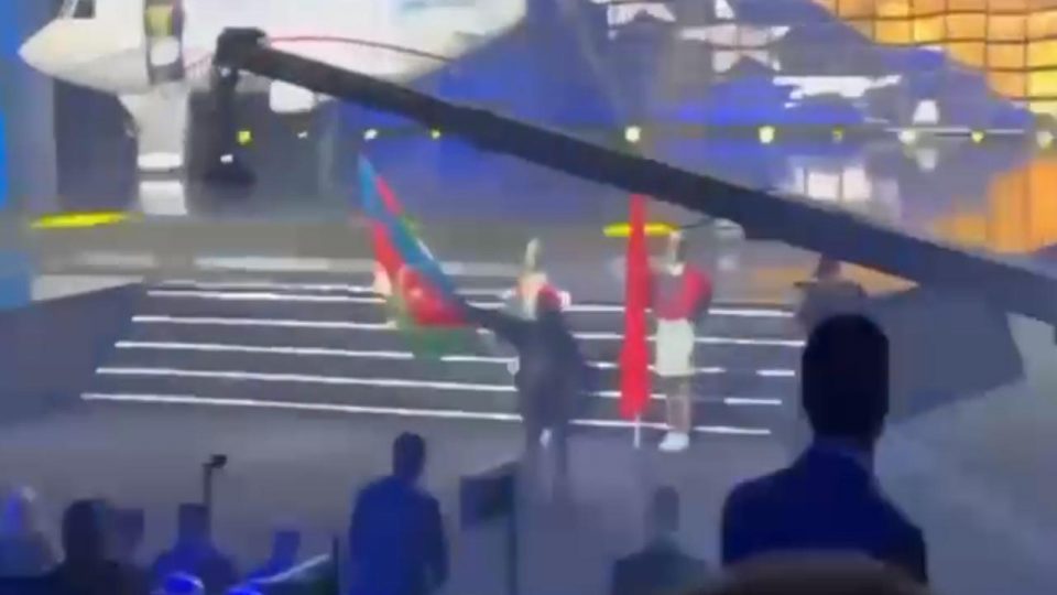 Avrupa Halter Şampiyonası’nın açılışında Azerbaycan bayrağı yakıldı