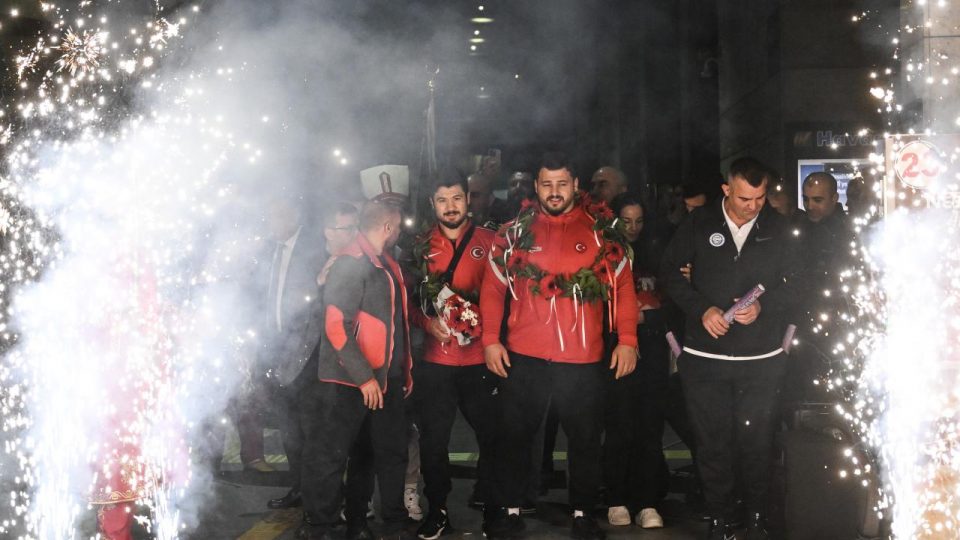 Avrupa şampiyonu Grekoromen Güreş Milli Takımı yurda döndü