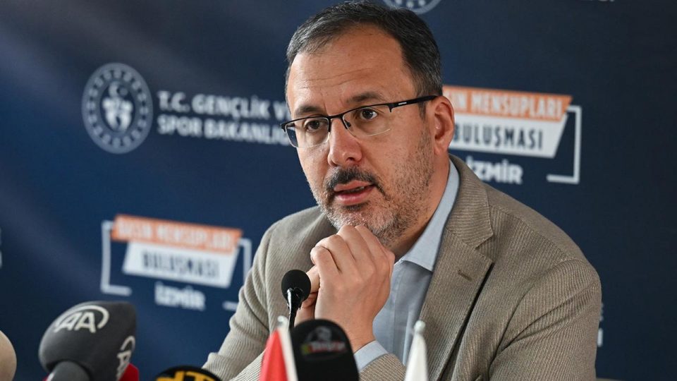 Bakan Kasapoğlu’ndan “Karşıyaka Stadı” açıklaması