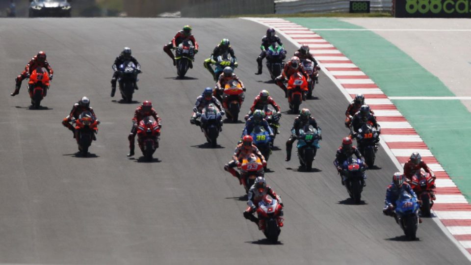 Bezzecchi MotoGP’deki ilk yarış zaferine ulaştı