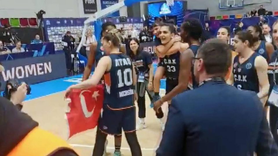 Çekya’da Türk bayrağını hazmedemediler