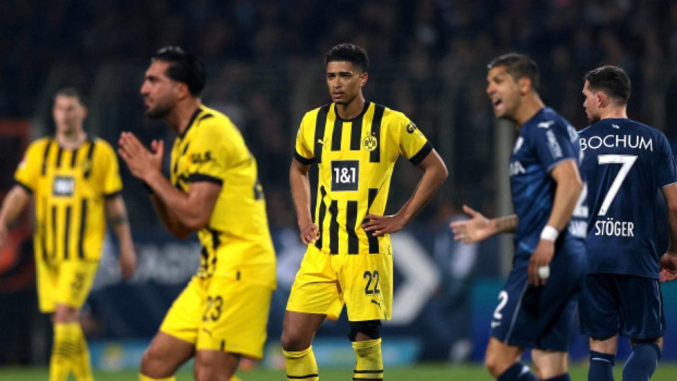 Dortmund şampiyonluk yolunda yara aldı