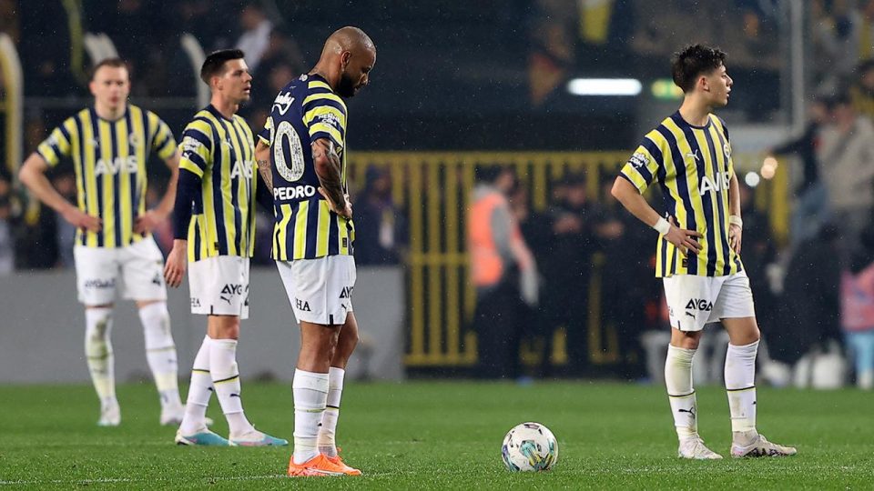 Fenerbahçe’nin 10 kişi kalmış Beşiktaş’a şansı tutmuyor