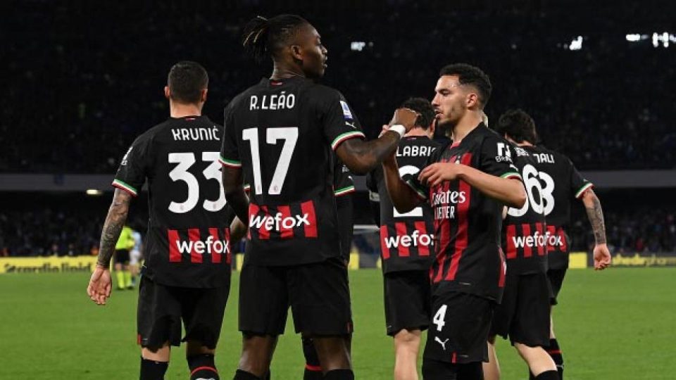 Milan, lideri farklı geçti