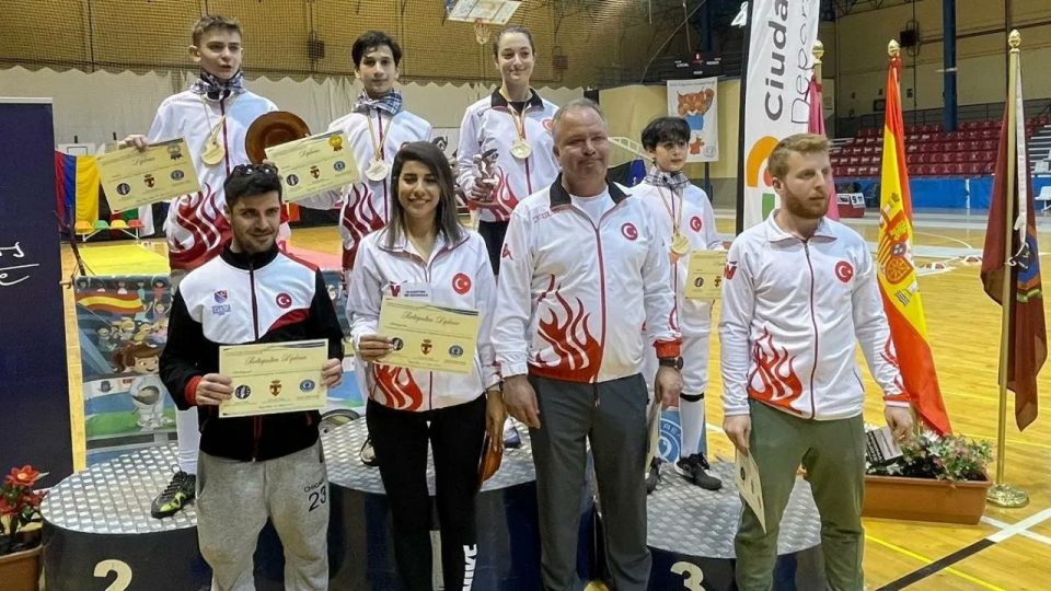 Milli eskrimciler İspanya’da 4 madalya kazandı