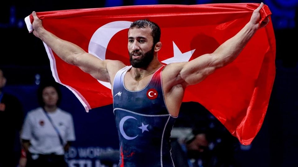 Milli güreşçi Burhan Akbudak Avrupa şampiyonu oldu