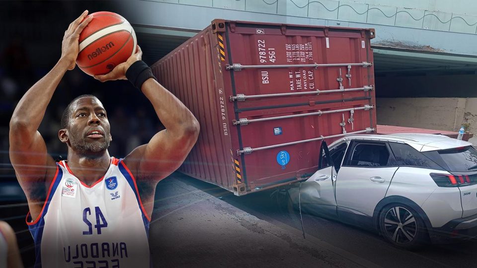 Tırın taşıdığı konteyner ABD’li basketbolcunun üzerine devrildi