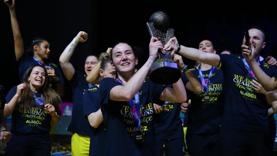 Türk basketbolunun Avrupa’daki 13. kupası Fenerbahçe’den