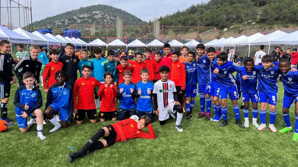 Uluslararası 12 Yaş Altı İzmir Cup’ta heyecan sürüyor