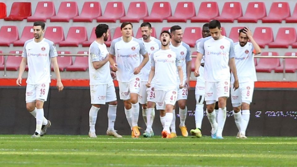 Ümraniyespor skoru koruyamıyor
