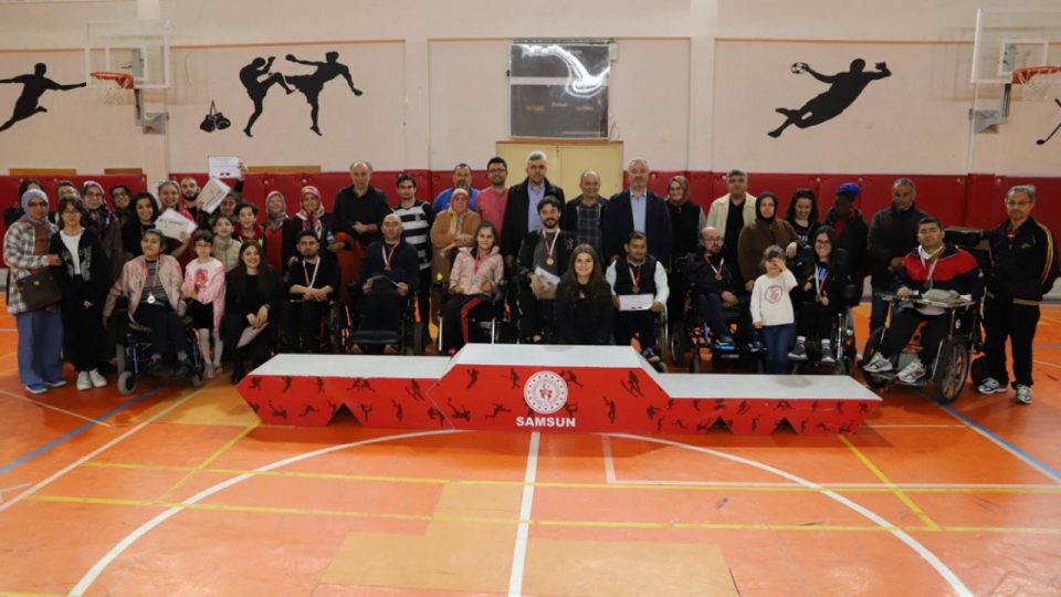Bocce turnuvasında engelli bireyler karşı karşıya geldi
