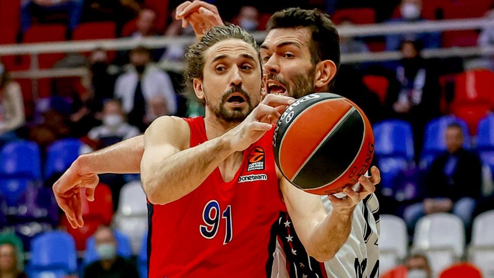 CSKA Moskovalı basketbolcu Shved taraftarların saldırısına uğradı