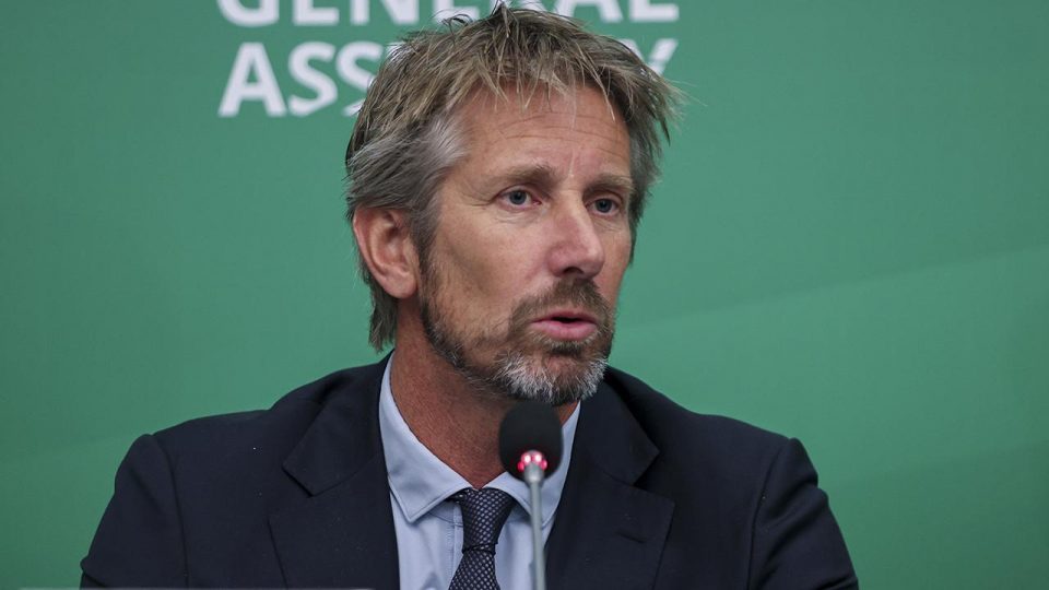 Edwin van der Sar Ajax’taki görevinden ayrılıyor