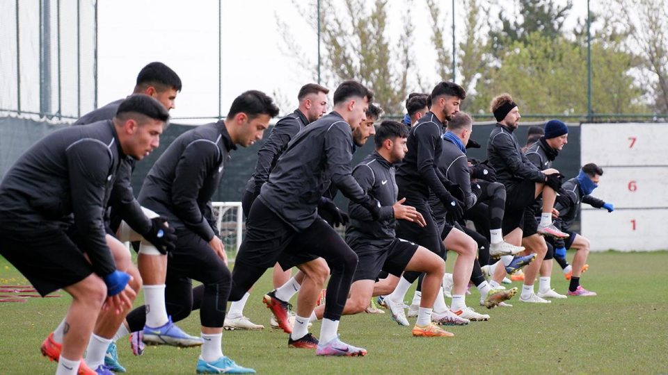 Erzurumspor zorlu Altınordu deplasmanından umutlu