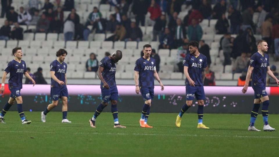 Fenerbahçe alt sıradakilere takıldı