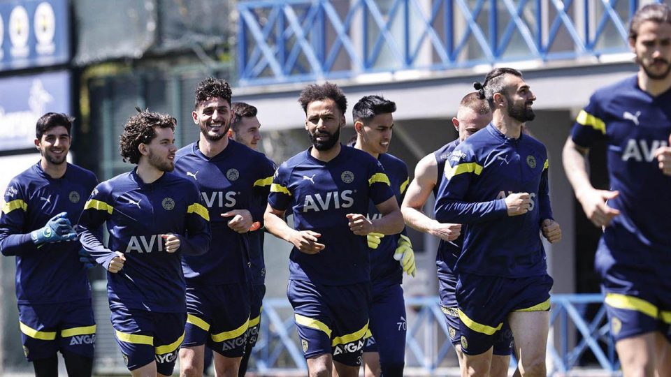 Fenerbahçe’nin Sivasspor maçı kamp kadrosu açıklandı