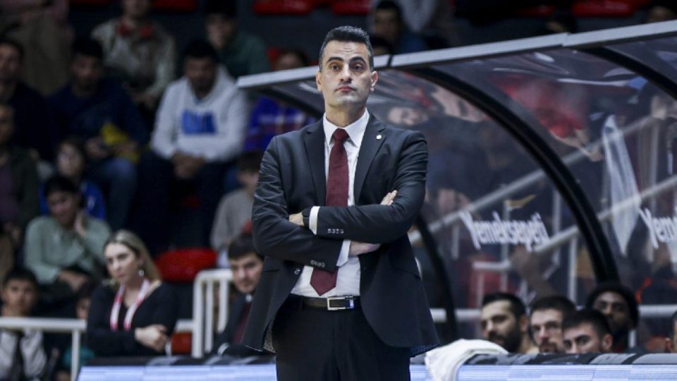 Galatasaray Nef’te başantrenör Pistiolis ile yollar ayırıldı