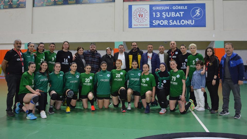 Görele Belediyespor Kadın Hentbol Takımı genç yeteneklerle yoluna devam ediyor