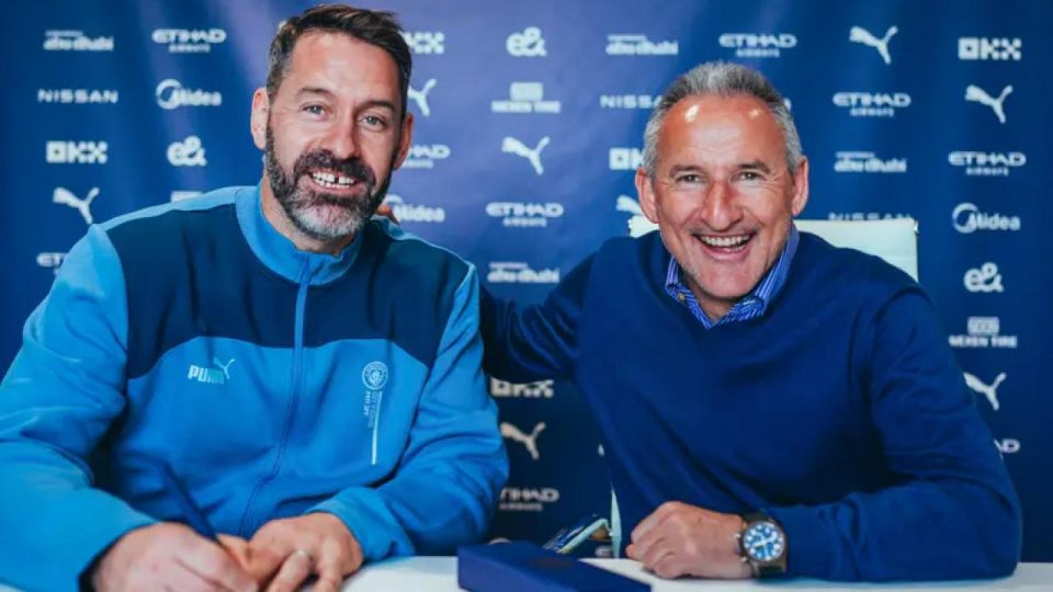 Manchester City tecrübeli kaleci Scott Carson’ın sözleşmesini bir yıl uzattı