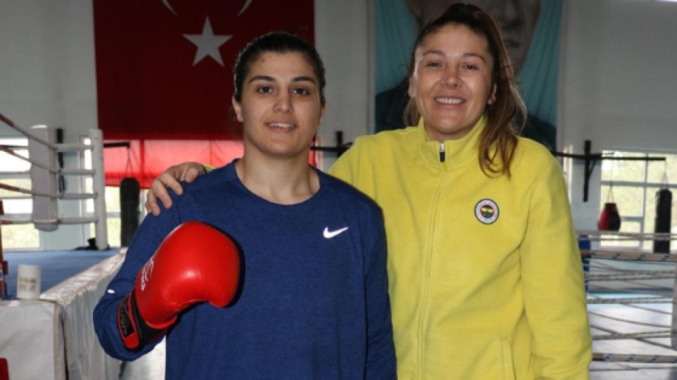 Milli boksör Busenaz Sürmeneli Avrupa Oyunları için Kastamonu’da kampa başladı