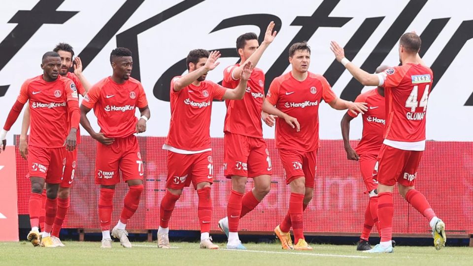 Ümraniyespor lige tutundu