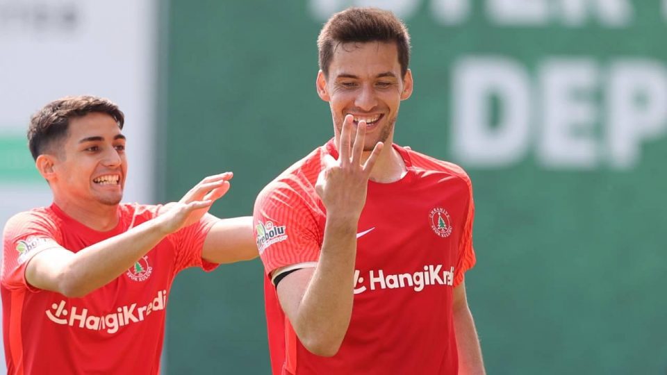 Umut Nayir göz kamaştırıyor