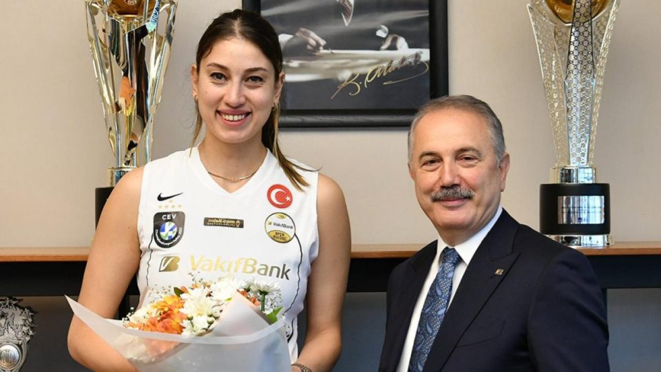 VakıfBank’ta Kübra Akman ile yollar ayrıldı