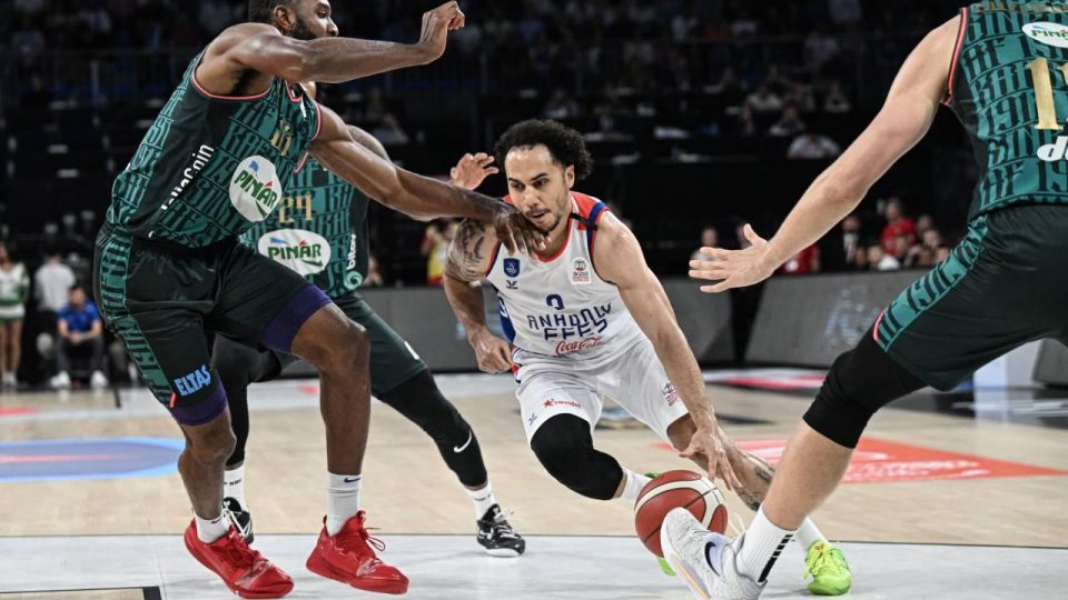 Anadolu Efes 16. şampiyonluk için sahaya çıkıyor