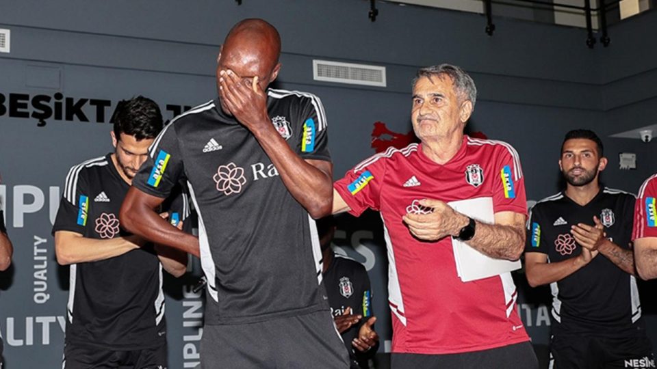 Beşiktaş’ta Atiba Hutchinson dönemi sona eriyor