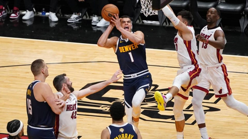 Denver Nuggets şampiyonluk kapısını araladı