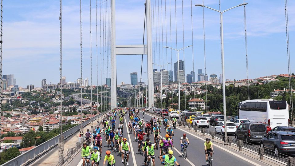 İstanbul’da bisiklet tutkunları kıtalar arası pedal bastı
