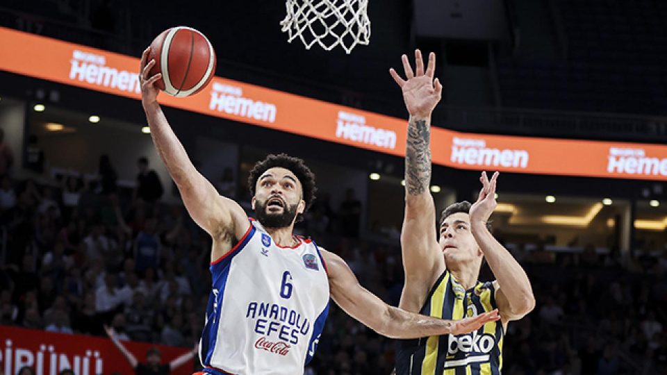 Potada ilk finalist Anadolu Efes oldu