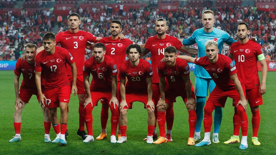 Stefan Kuntz 2 değişikliğe gitti