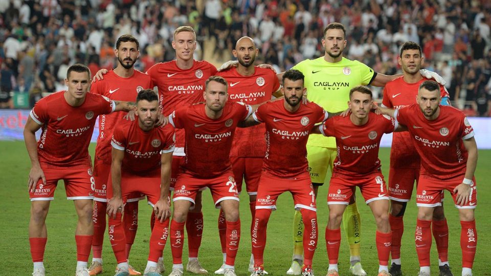 Antalyaspor yeniden çıkışa geçmek istiyor