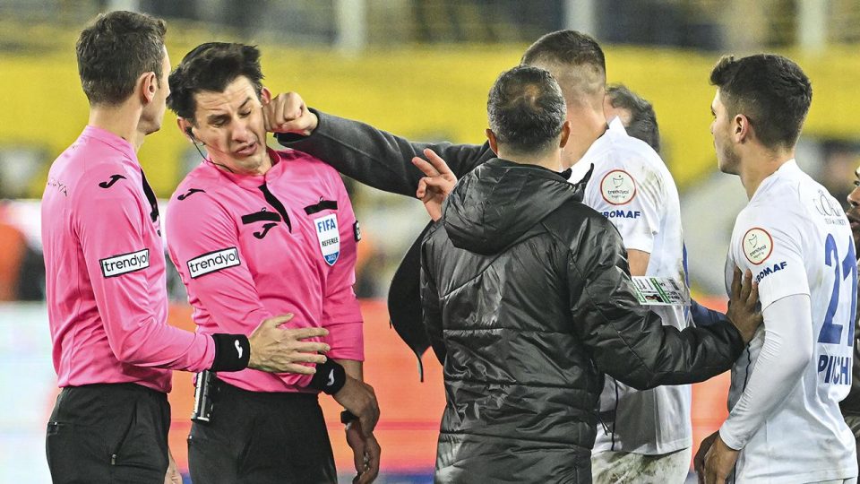 Hakem Halil Umut Meler’e saldırıyla ilgili 3 şüpheli adliyeye sevk edildi
